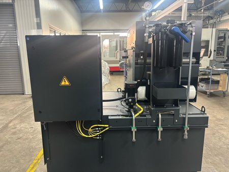 Coolant system / belt filter system 980L 40 bar high pressure pump + 2 additional pumps for chip flushing New
