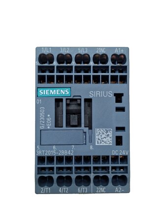 Nameplate of the Siemens SIRIUS 3RT2015-2BB42 power contactor with 7 A and 3 kW at 400 V