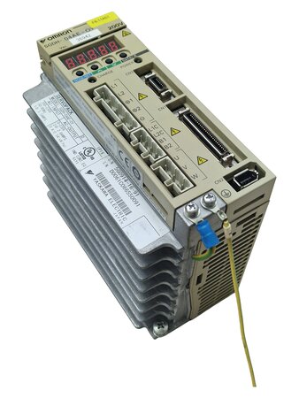 Omron Yaskawa SGDH-04AE-OY servo drive &ndash; connectors and nameplate