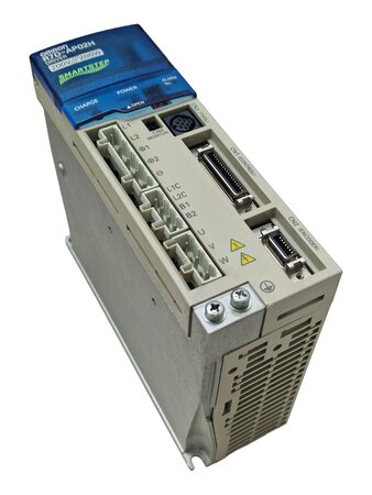 Omron R7D-AP02H SmartStep servo drive connectors and housing